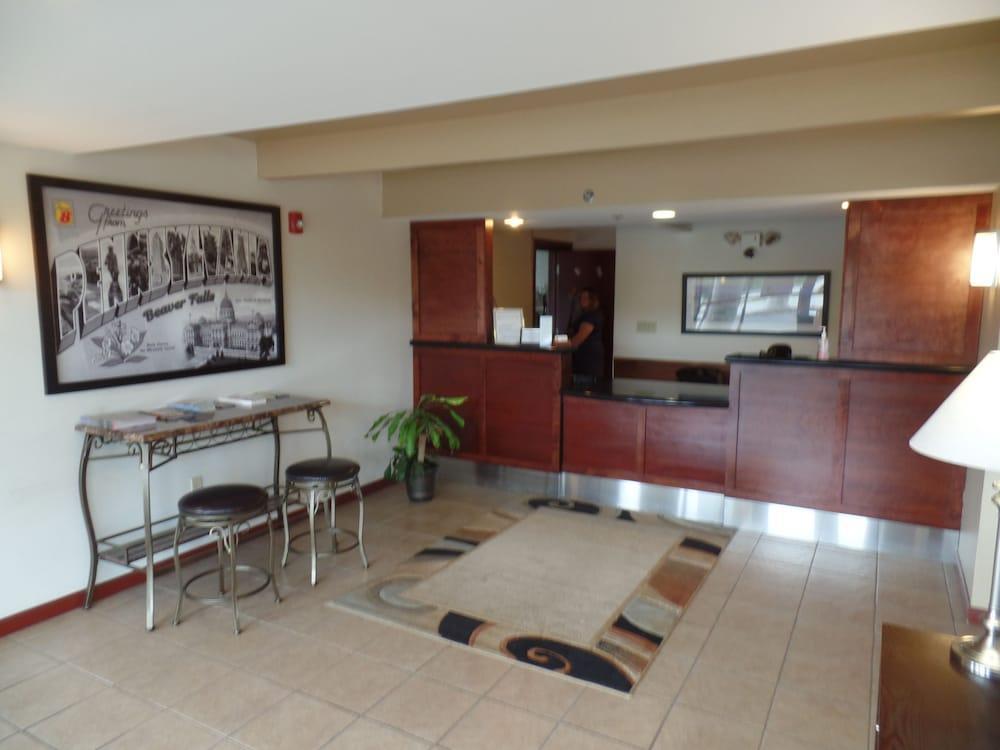 Super 8 By Wyndham Beaver Falls Exterior photo