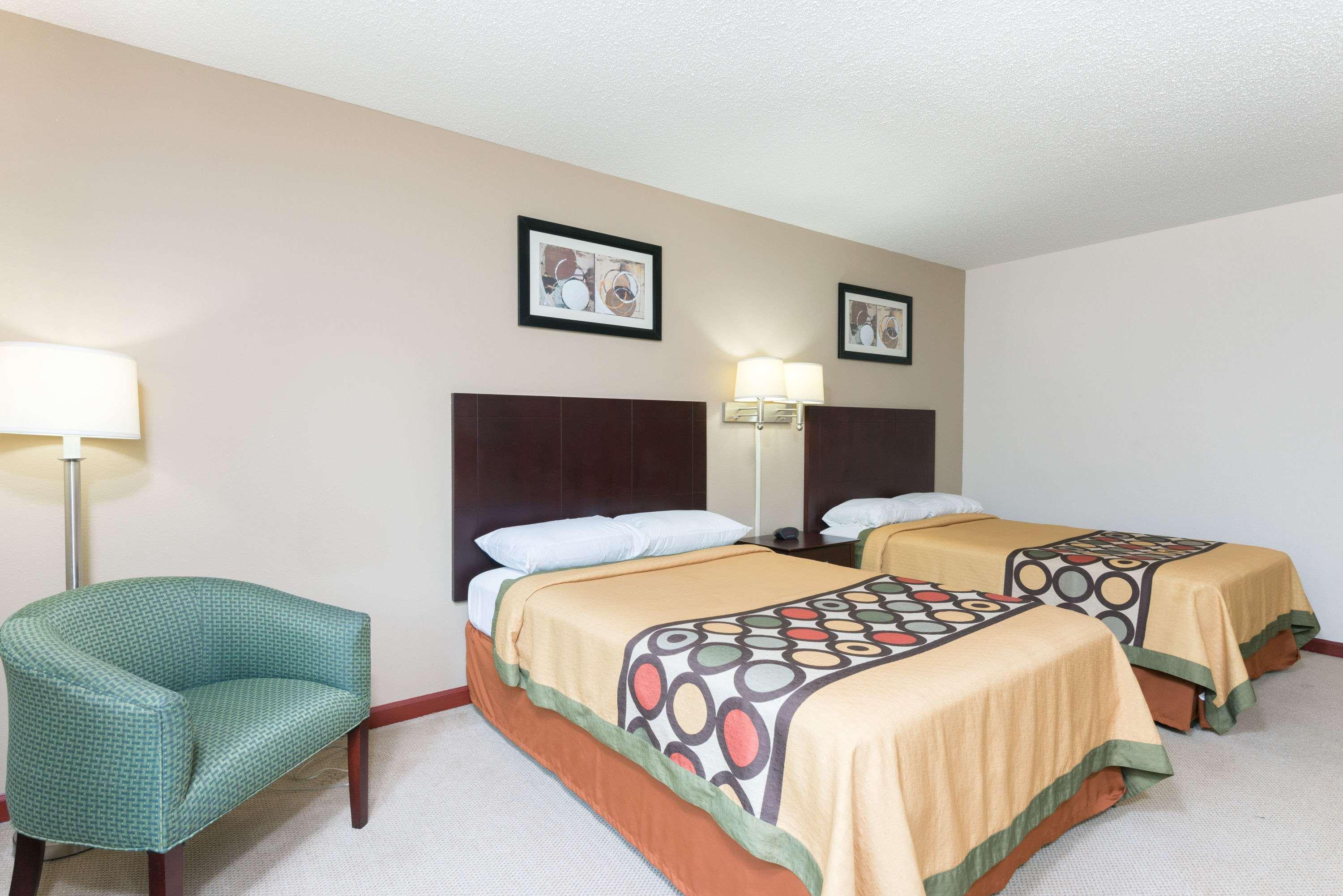 Super 8 By Wyndham Beaver Falls Exterior photo
