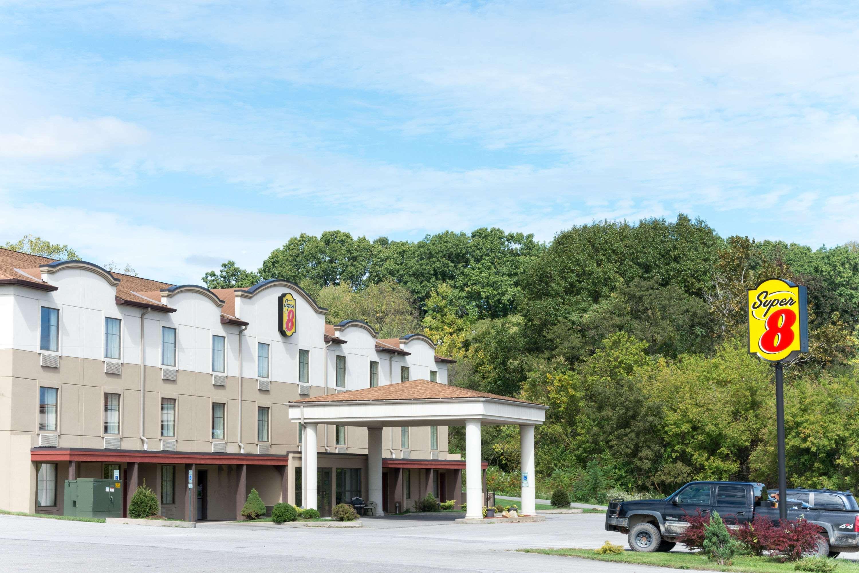 Super 8 By Wyndham Beaver Falls Hotel Exterior photo